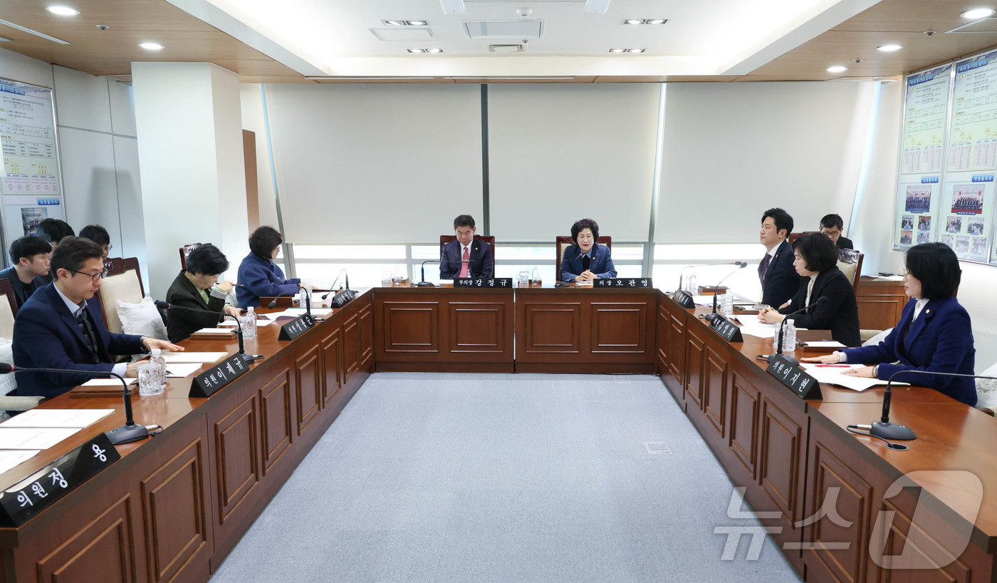 (대전=뉴스1) 이동원 기자 = 오관영 대전 동구의회 의장이 6일 운영위원 및 전체 의원 간담회를 열고 제292회 임시회 의사일정을 확정했다.이번 임시회는 오는 11일부터 16일까 …