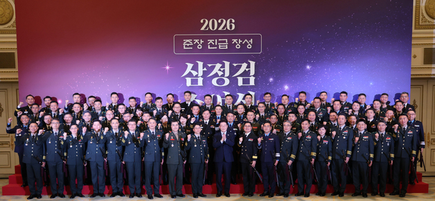 준장 진급자 77명에 삼정검…李 "실추 명예 회복 앞장서야"(종합)
