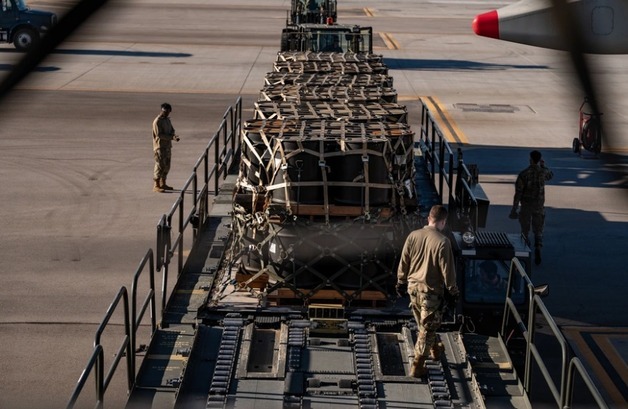 주한미군, 지난해 유도폭탄 1000개 반출…'이란 공습' 미리 준비했나