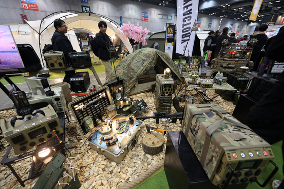 '밀리터리 컨셉 캠핑 어때요?'