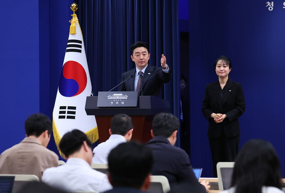 산업부 "UAE산 원유 2400만배럴 중 600만 반입"…4월 중순부터 추가 입고