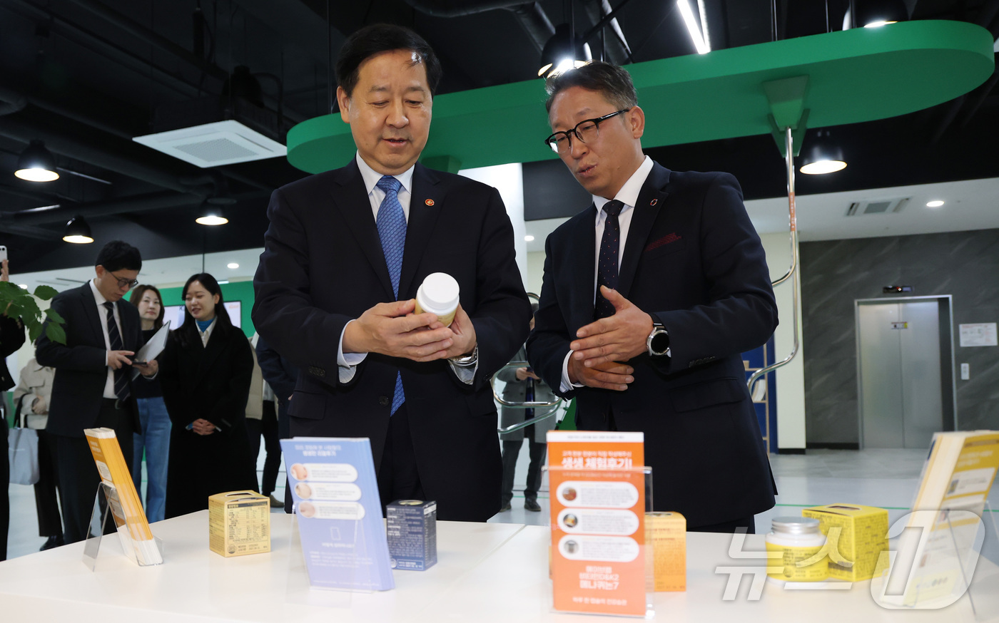 (세종=뉴스1) 김기남 기자 = 구윤철 부총리 겸 재정경제부 장관이 9일 오후 대전시 유성구 대전 스타트업파크를 방문하여 재도전 창업 청년 및 전문가들과 '청년 재도전 창업 관련 …