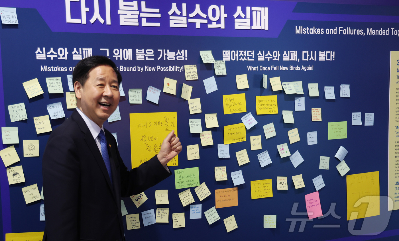 (세종=뉴스1) 김기남 기자 = 구윤철 부총리 겸 재정경제부 장관이 9일 오후 대전시 유성구 대전 스타트업파크를 방문하여 재도전 창업 청년 및 전문가들과 '청년 재도전 창업 관련 …