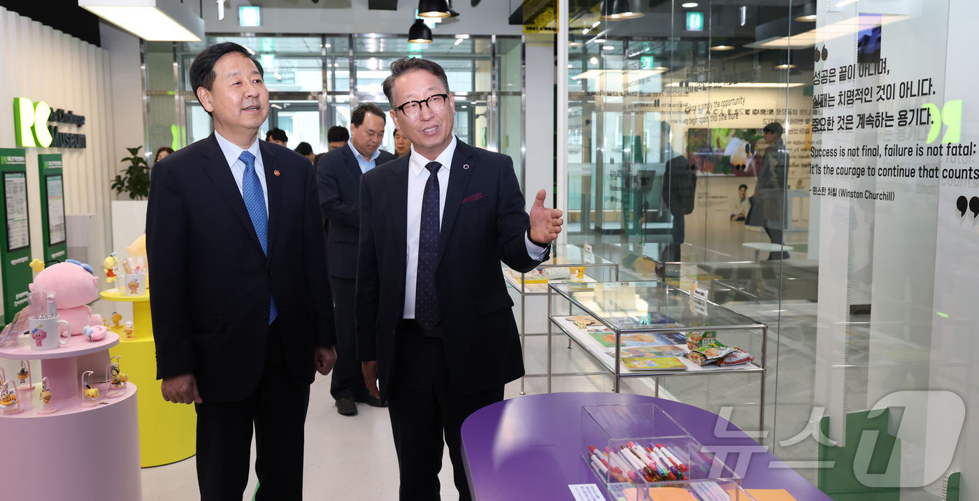 (세종=뉴스1) 김기남 기자 = 구윤철 부총리 겸 재정경제부 장관이 9일 오후 대전시 유성구 대전 스타트업파크를 방문하여 재도전 창업 청년 및 전문가들과 '청년 재도전 창업 관련 …