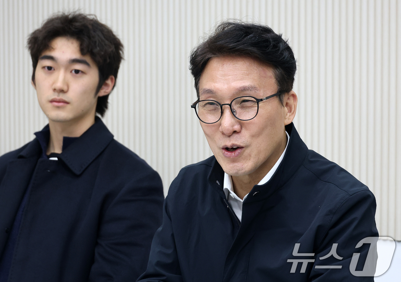 (서울=뉴스1) 김명섭 기자 = 김민석 국무총리가 6일 오후 서울 관악구 청년 공공임대주택(행복주택)에서 열린 '젊은 한국 투어' 청년 공공임대주택 거주 청년과의 간담회에서 발언하 …