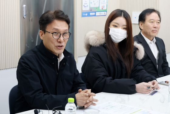 김민석 총리, 청년 공공임대주택서 소통 행보