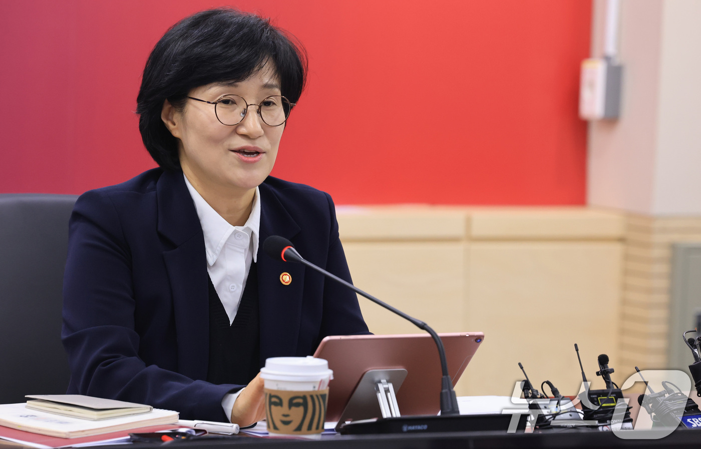 (서울=뉴스1) 임세영 기자 = 원민경 성평등가족부 장관이 6일 서울 종로구 정부서울청사에서 열린 형사미성년자(촉법소년) 사회적 대화협의체 회의에서 모두발언을 하고 있다. 2026 …