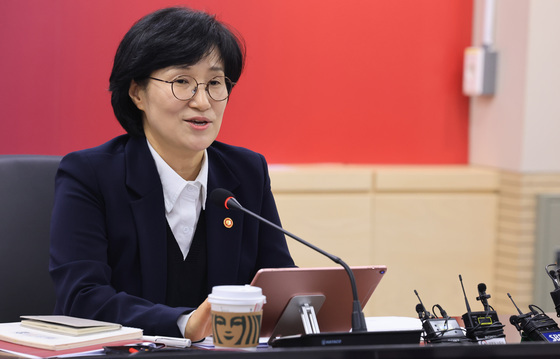 모두발언하는 원민경 장관