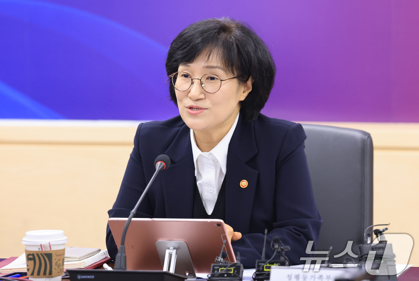 (서울=뉴스1) 임세영 기자 = 원민경 성평등가족부 장관이 6일 서울 종로구 정부서울청사에서 열린 형사미성년자(촉법소년) 사회적 대화협의체 회의에서 모두발언을 하고 있다. 2026 …