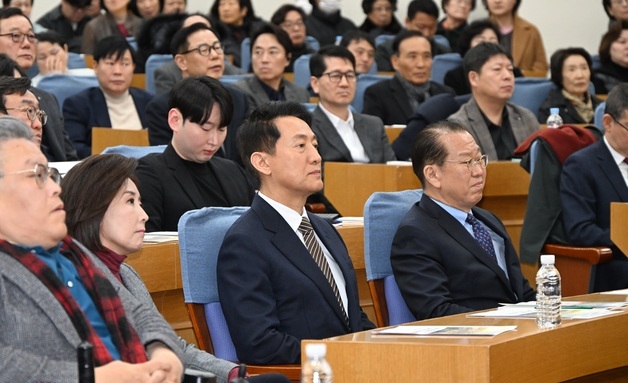 [동정]오세훈 서울시장, '용산국제업무지구 개발' 방향 정책 토론회 참석