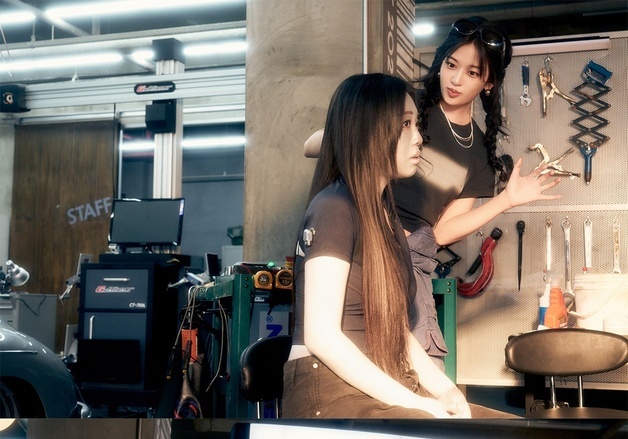 아이브 안유진, 이영지 신곡 '로봇' MV 출연…특급 의리