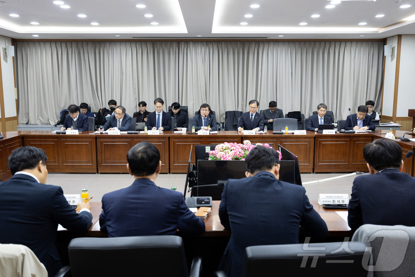 (서울=뉴스1) = 김성환 기후에너지환경부 장관이 6일 서울 서초구 한강홍수통제소에서 열린 태양광 관련 주요 협회·단체 간담회에서 발언을 하고 있다. (기후에너지환경부 제공. 재판 …