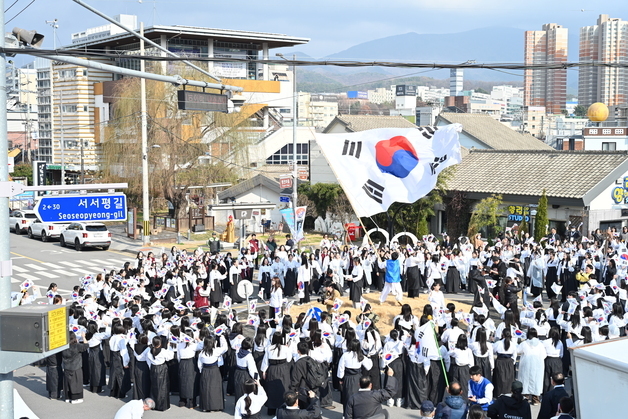 광주 3·10 독립만세운동 재현행사…양림동서 만세행진