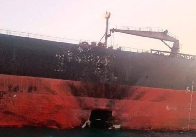 "옆구리 구멍 뻥" 호르무즈 기름길 막혔다…유조선 50척 → 0척