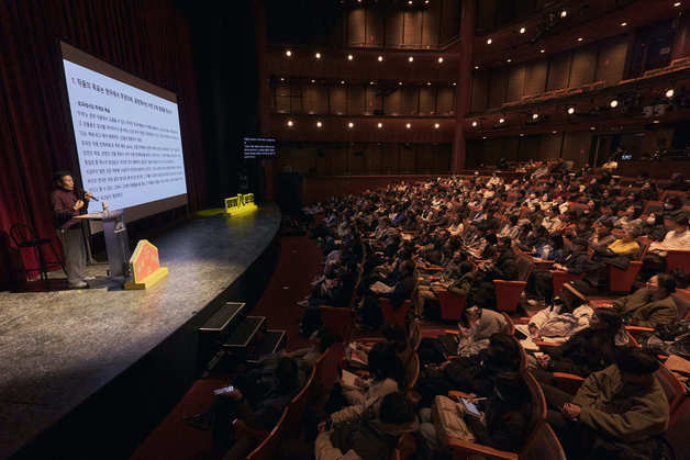 연극 없는 화요일, 인문학이 채운다…국립극단 '명동人문학' 개막