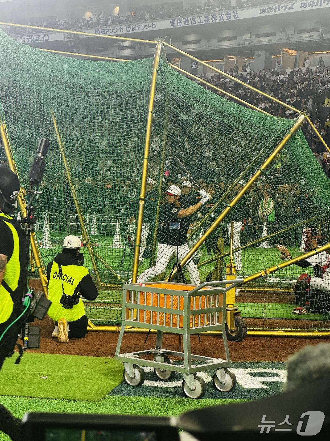 본문 이미지 - 타격 훈련하는 오타니.