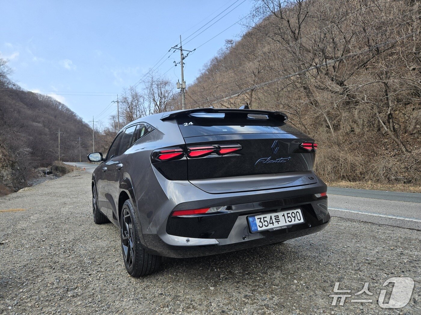 본문 이미지 - 4일 경북 경주에서 르노코리아가 개최한 준대형 크로스오버(CUV) '필랑트' 시승회 시승 코스에서 촬영한 필랑트 최상위 트림 '에스프리 알핀'의 모습. 2026.3.4. ⓒ 뉴스1 김성식 기자