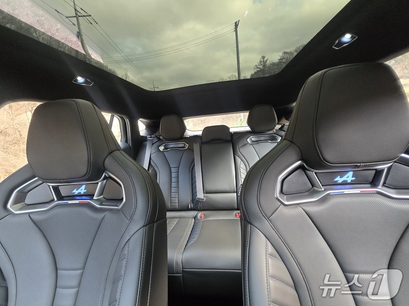 본문 이미지 - 4일 경북 경주에서 르노코리아가 개최한 준대형 크로스오버(CUV) '필랑트' 시승회 시승 코스에서 촬영한 필랑트 최상위 트림 에스프리 알핀의 모습. 2026.3.4. ⓒ 뉴스1 김성식 기자