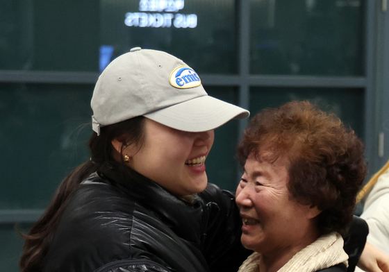 '가족의 품으로'