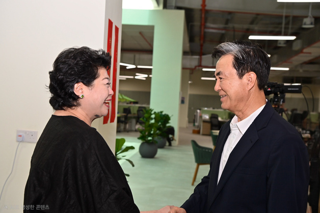 김태흠 지사, 싱가포르 수직농장 '그린파이토' 방문