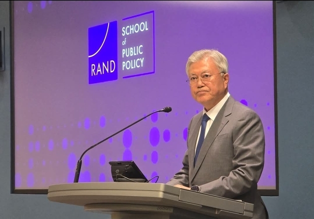 문 전 대통령 "트럼프 방중 계기 결단 기대…김정은, 李대통령 손 잡아야"