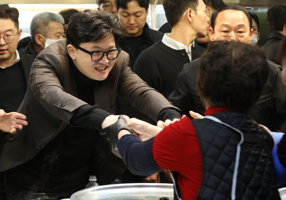 부산 구포시장 찾은 한동훈