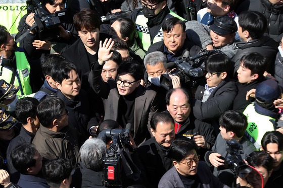 부산 구포시장 방문한 한동훈 전 대표