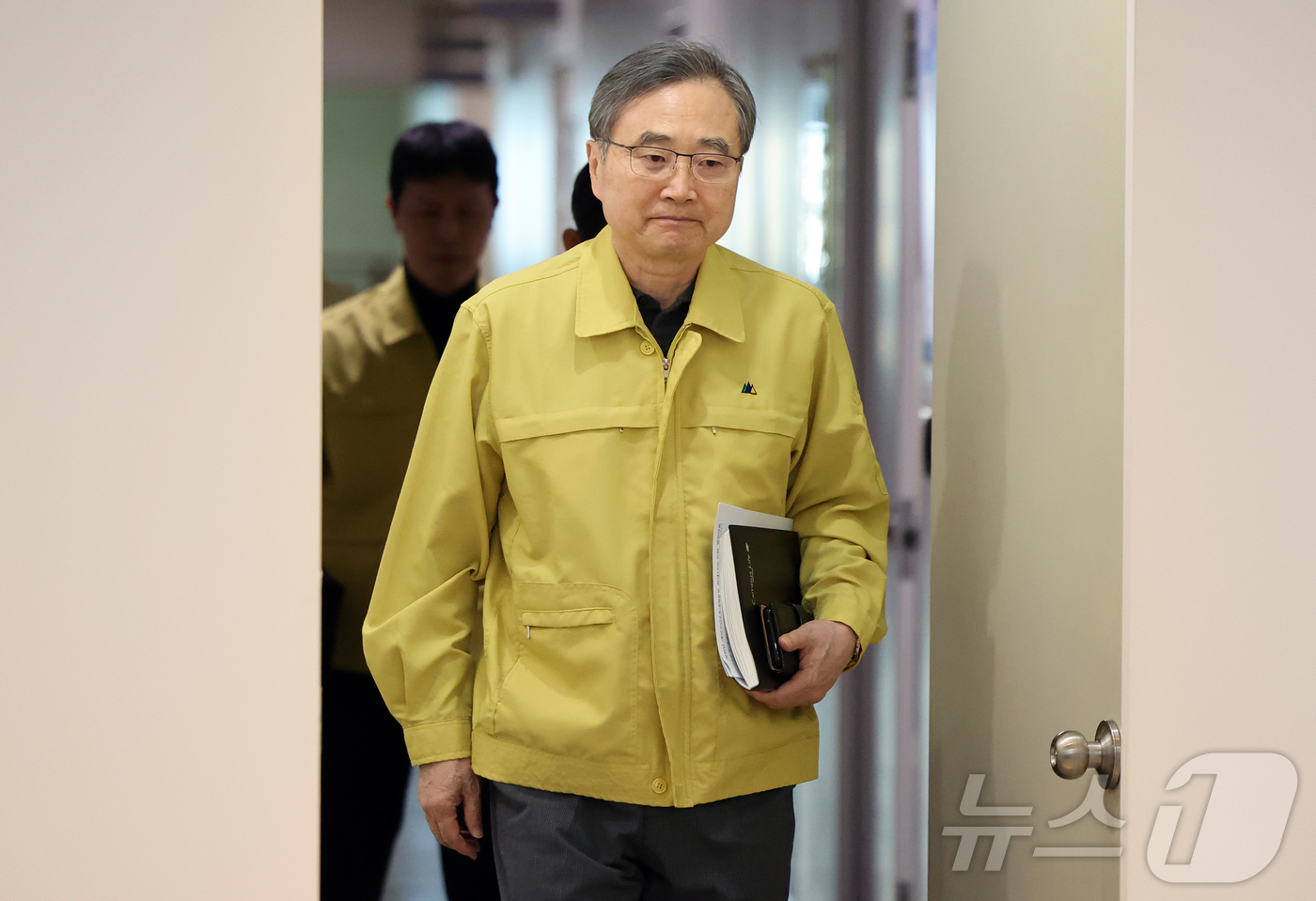 (서울=뉴스1) 김진환 기자 = 조현 외교부 장관이 7일 서울 종로구 외교부 청사에서 열린 중동 상황 관련 재외국민보호대책본부 회의에 참석하고 있다. 2026.3.7/뉴스1