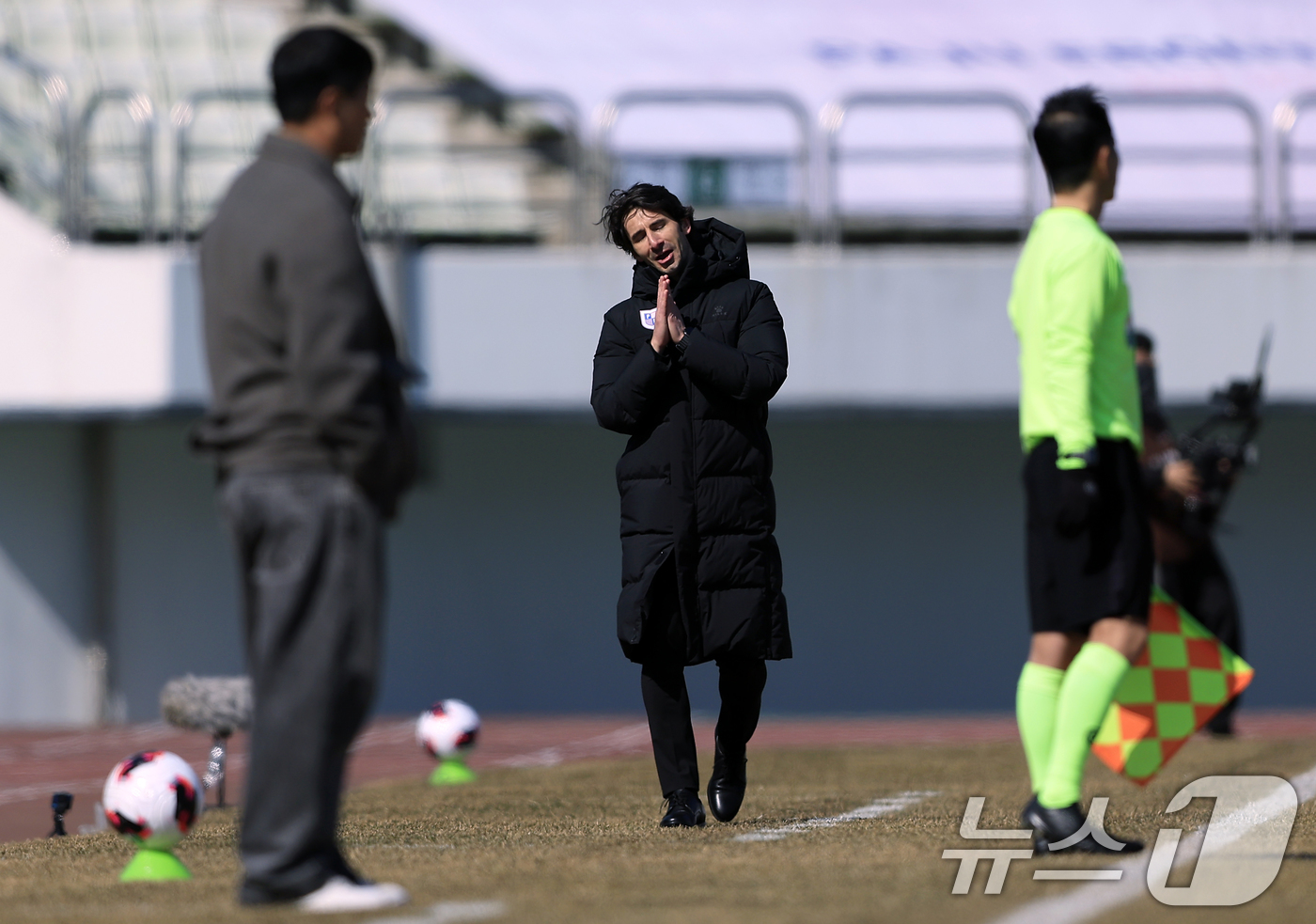 (파주=뉴스1) 박정호 기자 = 제라드 누스 파주 프런티어 FC 감독이 7일 오후 경기도 파주시 금릉동 파주 스타디움에서 열린 하나은행 K리그2 2026 2라운드 파주 프런티어 F …