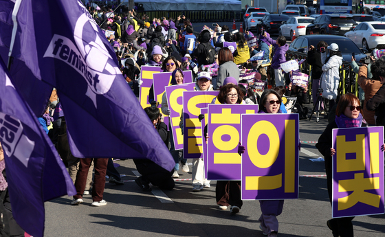 '빛의 혁명을 완수하라'