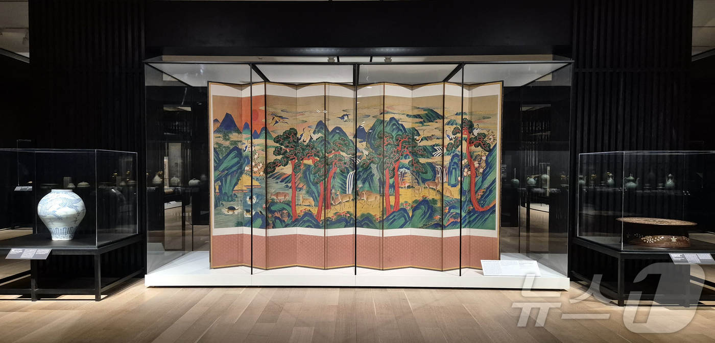 (서울=뉴스1) 김진환 기자 = 국립중앙박물관은 이건희컬렉션 국외순회전의 두 번째 전시를 7일(현지시간)부터 미국 시카고박물관에서 개최한다고 밝혔다.사진은 시카고박물관 내 이건희컬 …