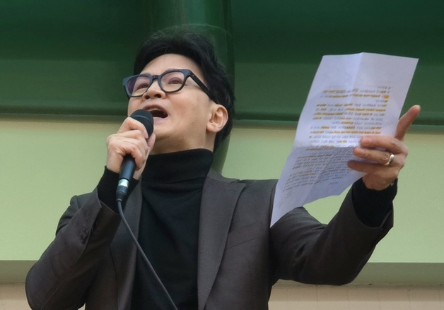 한동훈 "윤어게인과 결별해야 보수 재건…부산은 역전승 상징"