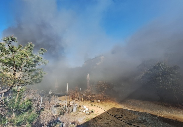 전남 담양 주택창고 화재…인명피해는 없어