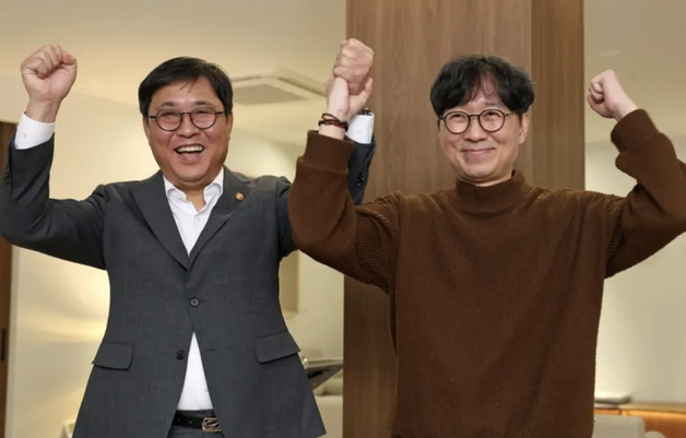 최휘영 문체부 장관, '천만 감독' 장항준 감독 축하