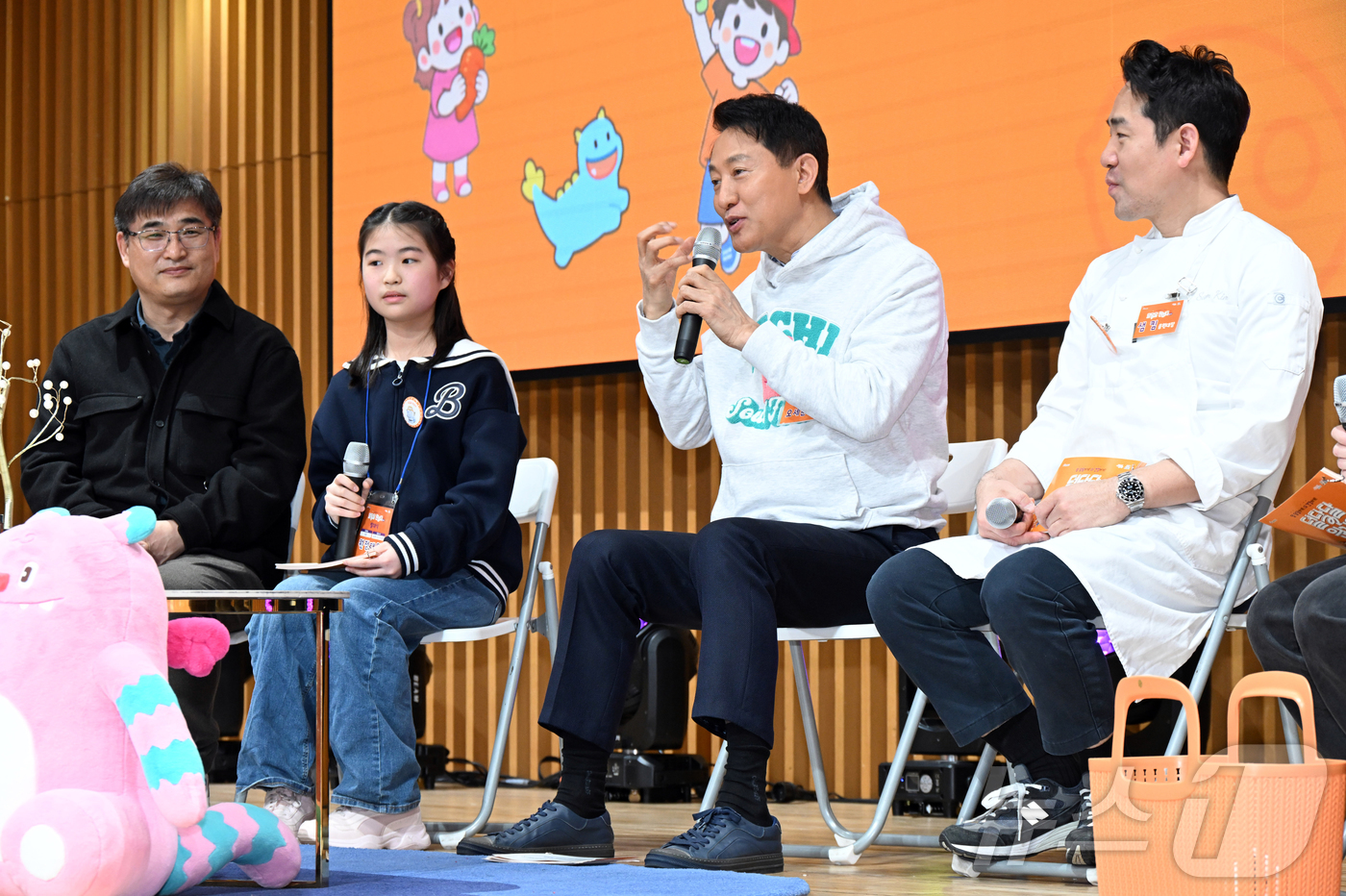 (서울=뉴스1) 김진환 기자 = 오세훈 서울시장이 7일 서울 중구 서울시청 다목적홀에서 열린 '2026 덜 달달 원정대 발대식'에서 진행된 토크콘서트에 참석해 발언하고 있다. (서 …