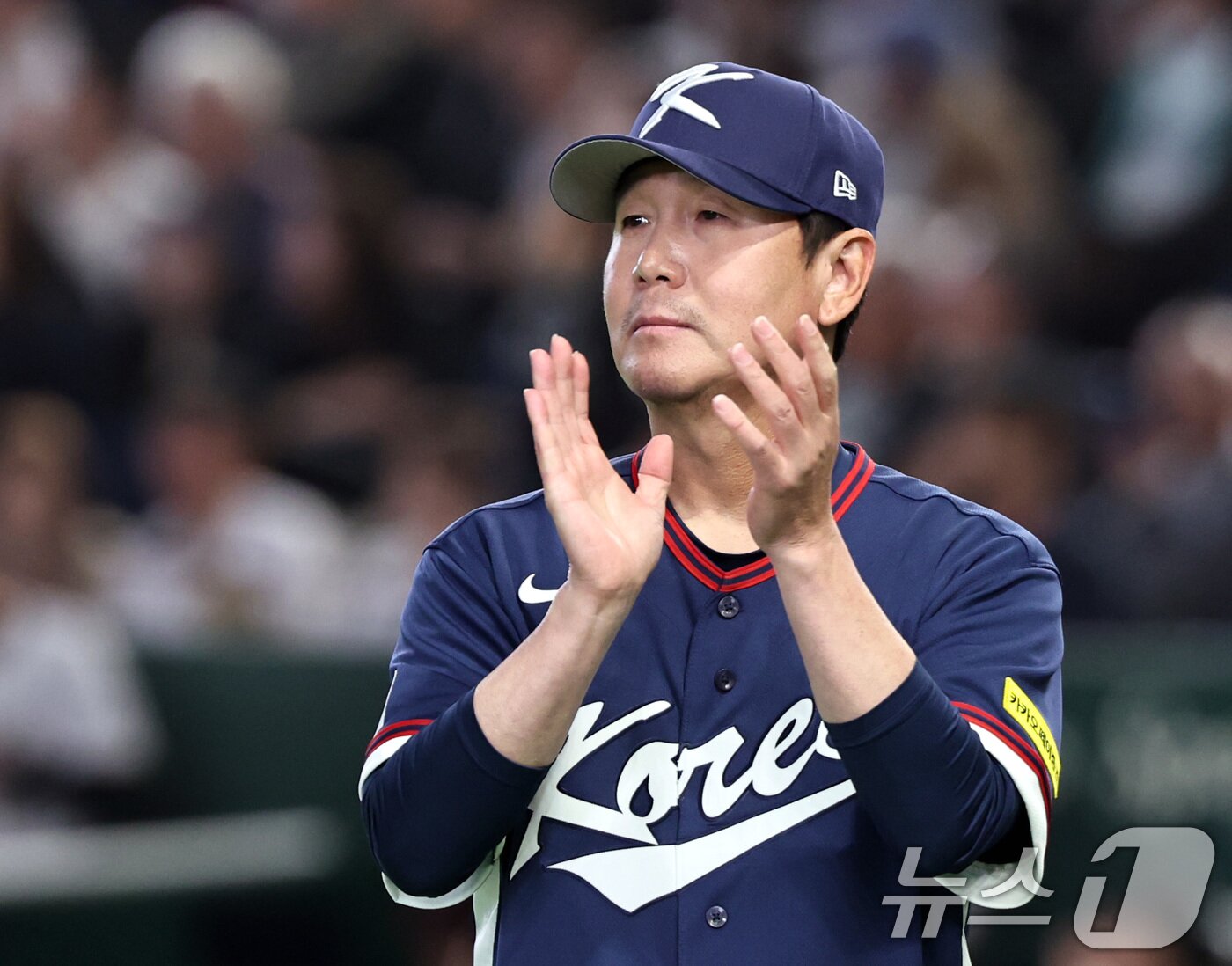 본문 이미지 - 7일 오후 일본 도쿄돔에서 열리는 2026 월드베이스볼클래식 C조 조별리그 일본과의 경기를 앞두고 류지현 감독이 경기를 준비하고 있다. 2026.3.7 ⓒ 뉴스1 구윤성 기자