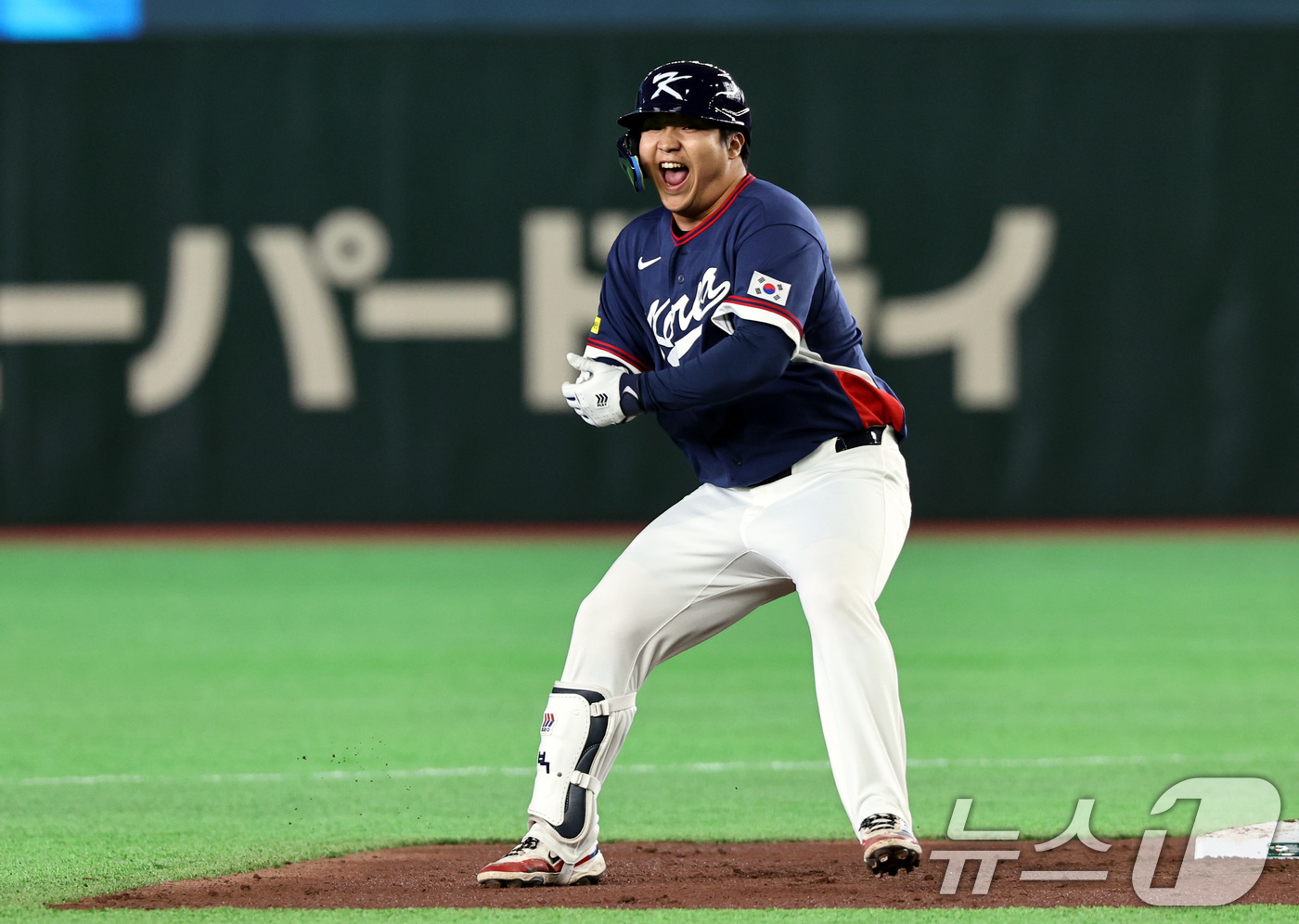 (도쿄=뉴스1) 구윤성 기자 = 7일 오후 일본 도쿄돔에서 열린 2026 월드베이스볼클래식 C조 조별리그 대한민국과 일본의 경기. 대한민국 문보경이 1회초 2사 1,2루때 2타점 …