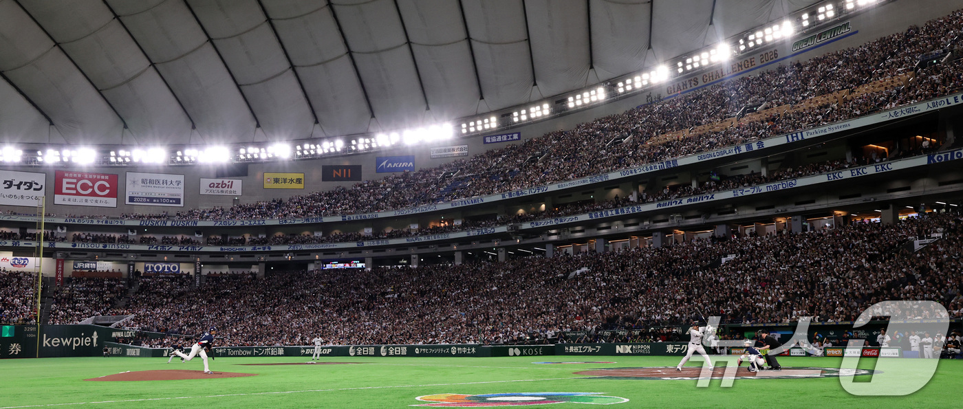 (도쿄=뉴스1) 구윤성 기자 = 7일 오후 일본 도쿄돔에서 열린 2026 월드베이스볼클래식 C조 조별리그 대한민국과 일본의 경기. 대한민국 선발투수 고영표가 1회말 일본의 오타니 …