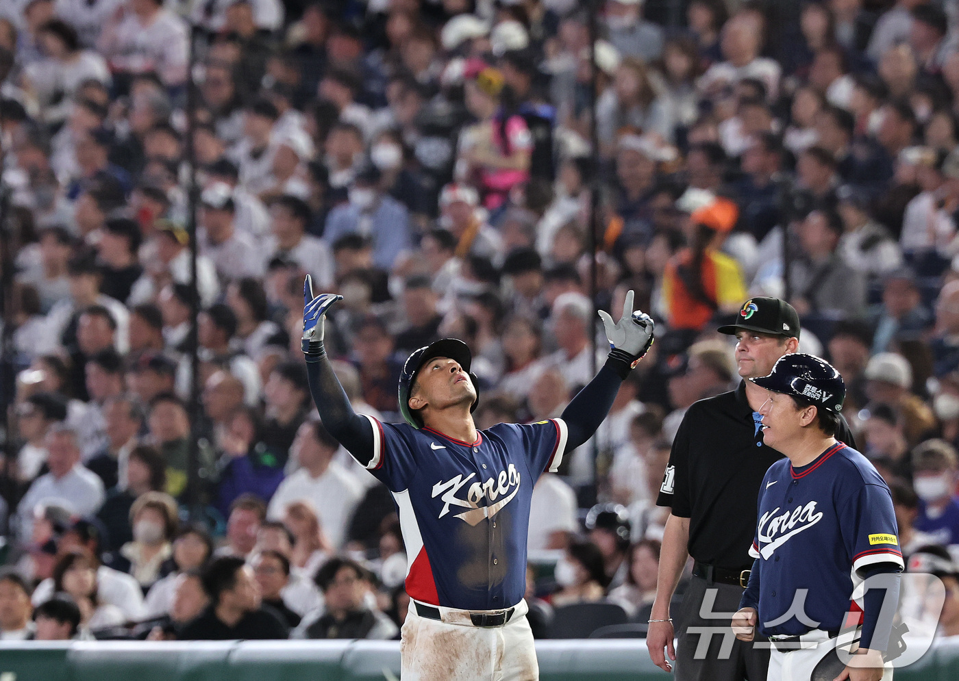 (도쿄=뉴스1) 구윤성 기자 = 7일 오후 일본 도쿄돔에서 열린 2026 월드베이스볼클래식 C조 조별리그 대한민국과 일본의 경기. 3회초 대한민국의 선두타자 저마이 존스가 안타 친 …