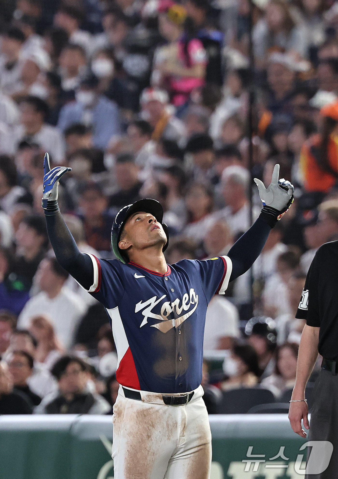 (도쿄=뉴스1) 구윤성 기자 = 7일 오후 일본 도쿄돔에서 열린 2026 월드베이스볼클래식 C조 조별리그 대한민국과 일본의 경기. 3회초 대한민국의 선두타자 저마이 존스가 안타 친 …