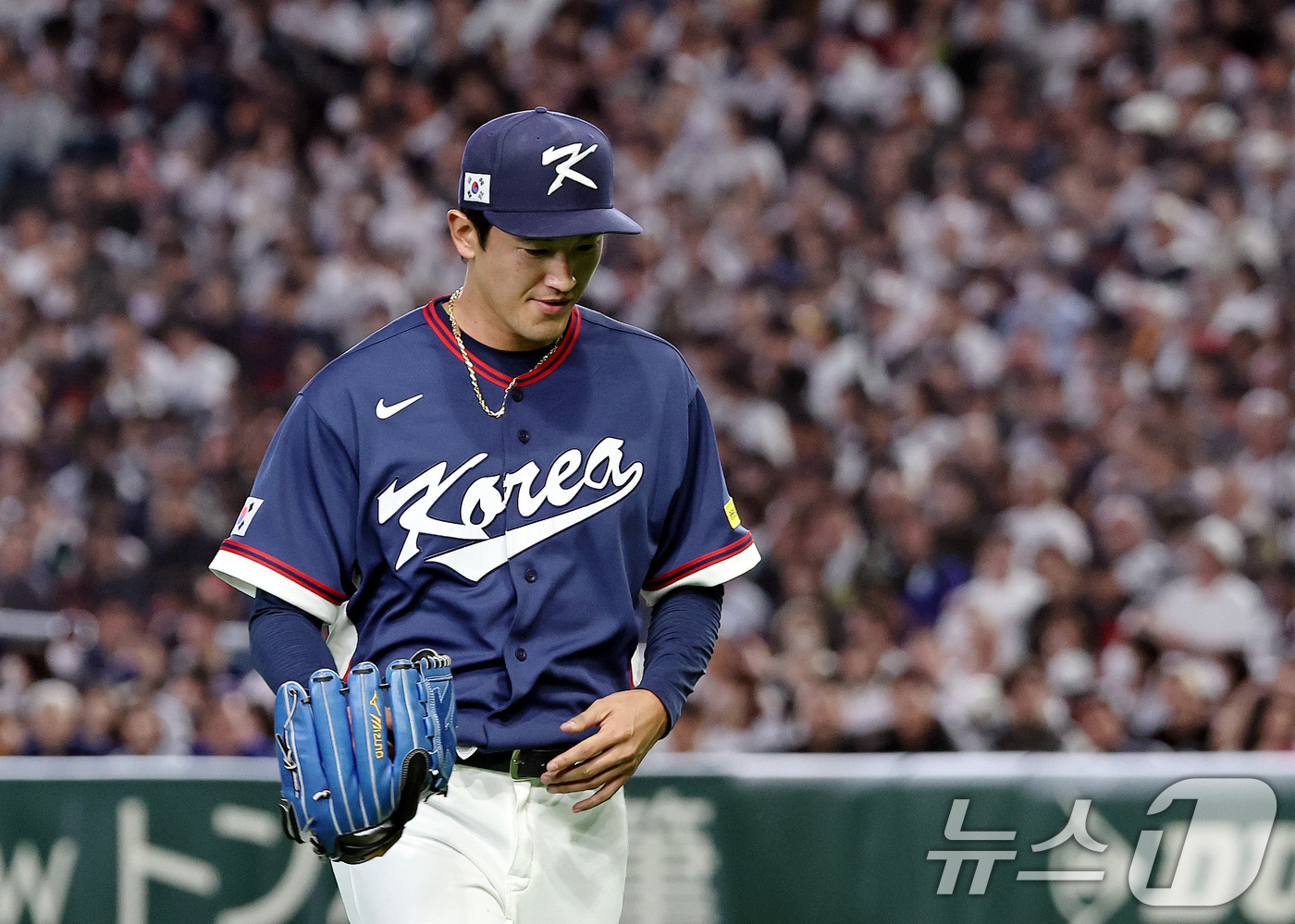 (도쿄=뉴스1) 구윤성 기자 = 7일 오후 일본 도쿄돔에서 열린 2026 월드베이스볼클래식 C조 조별리그 대한민국과 일본의 경기. 대한민국 선발투수 고영표가 3회말 일본의 오타니, …