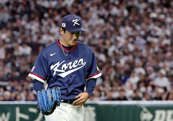 마운드 내려오는 고영표