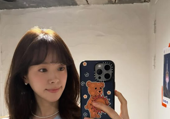 한지민, 한도 초과 귀여움…43세 믿기지 않는 동안 미모 [N샷]