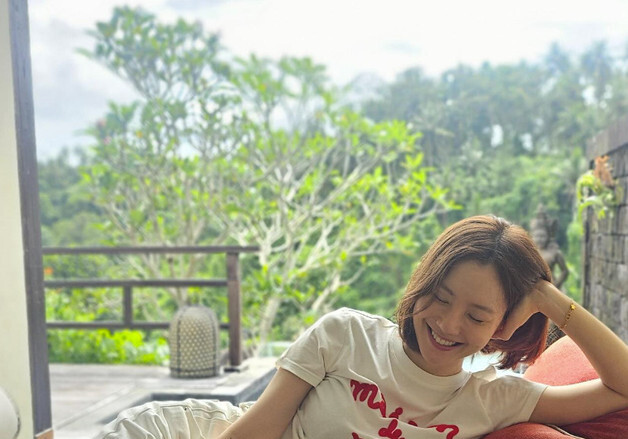 문채원, 침대 위 여유로운 미소…물오른 미모 [N샷]