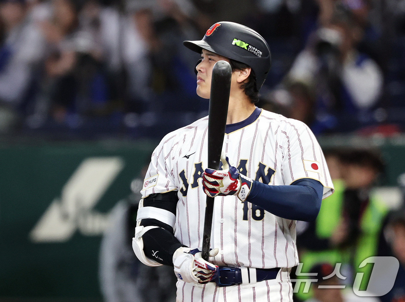 (도쿄=뉴스1) 구윤성 기자 = 7일 오후 일본 도쿄돔에서 열린 2026 월드베이스볼클래식 C조 조별리그 대한민국과 일본의 경기. 5회말 1사 주자없는 상황때 일본 오타니가 담장 …