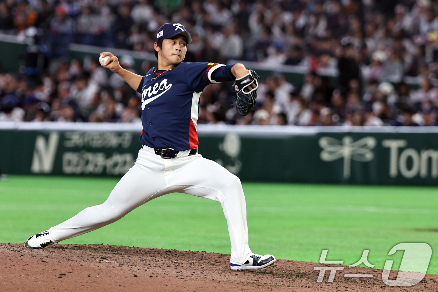 (도쿄=뉴스1) 구윤성 기자 = 7일 오후 일본 도쿄돔에서 열린 2026 월드베이스볼클래식 C조 조별리그 대한민국과 일본의 경기. 대한민국 투수 박영현이 7회말 역투하고 있다. 2 …