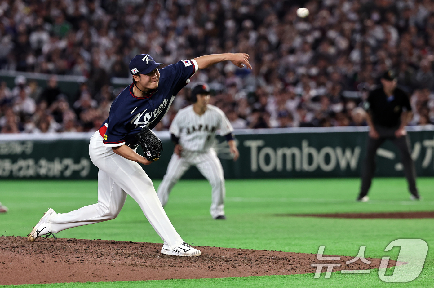 (도쿄=뉴스1) 구윤성 기자 = 7일 오후 일본 도쿄돔에서 열린 2026 월드베이스볼클래식 C조 조별리그 대한민국과 일본의 경기. 대한민국 투수 김영규가 7회말 역투하고 있다. 2 …