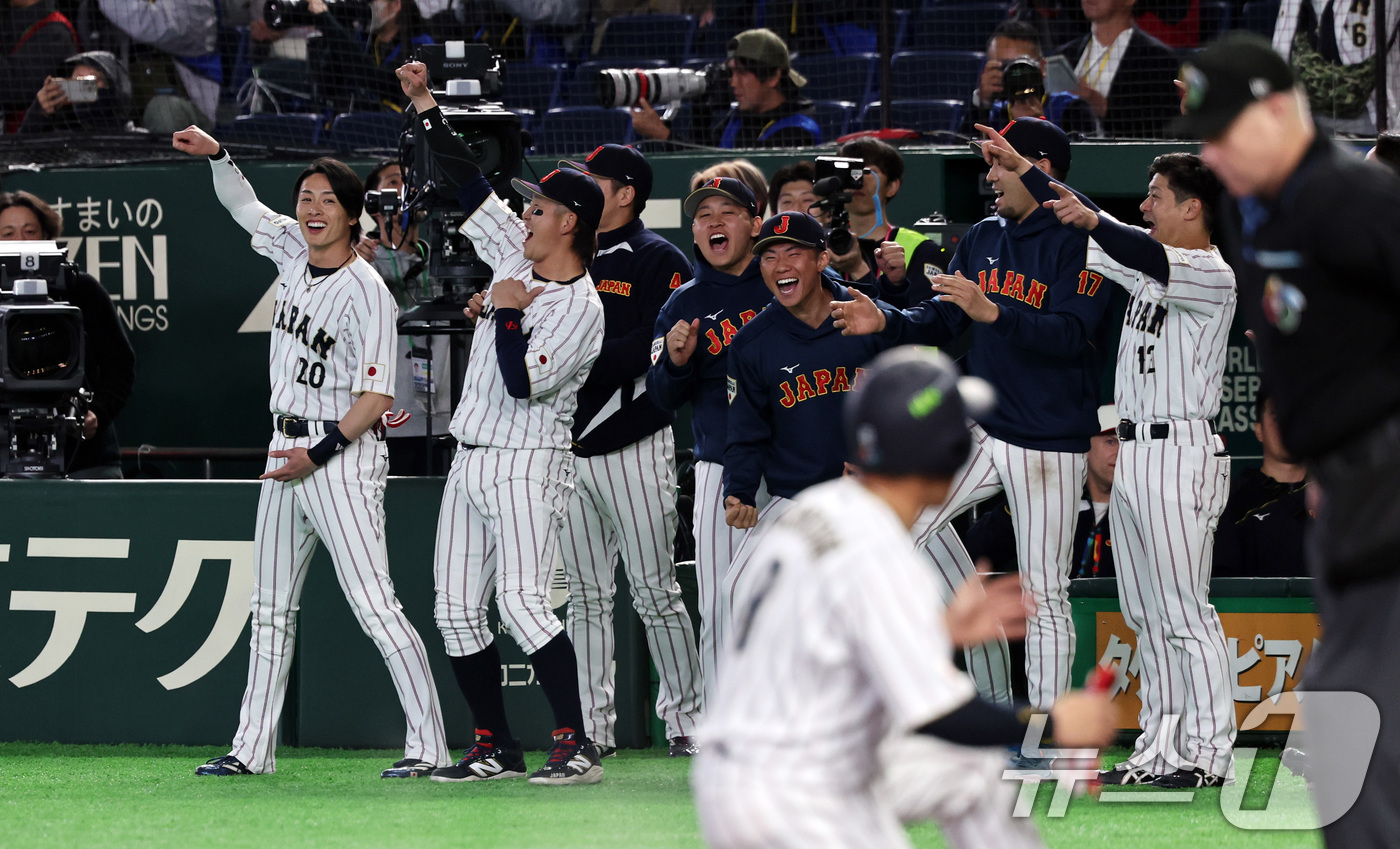 (도쿄=뉴스1) 구윤성 기자 = 7일 오후 일본 도쿄돔에서 열린 2026 월드베이스볼클래식 C조 조별리그 대한민국과 일본의 경기. 7회말 일본의 2사 만루 스즈키 요시다의 2타점 …