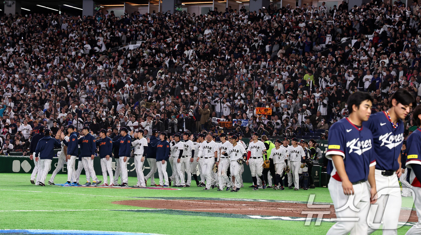 (도쿄=뉴스1) 구윤성 기자 = 7일 오후 일본 도쿄돔에서 열린 2026 월드베이스볼클래식 C조 조별리그 대한민국과 일본의 경기. 대한민국에 8대 6 역전승을 거둔 일본 선수들이 …
