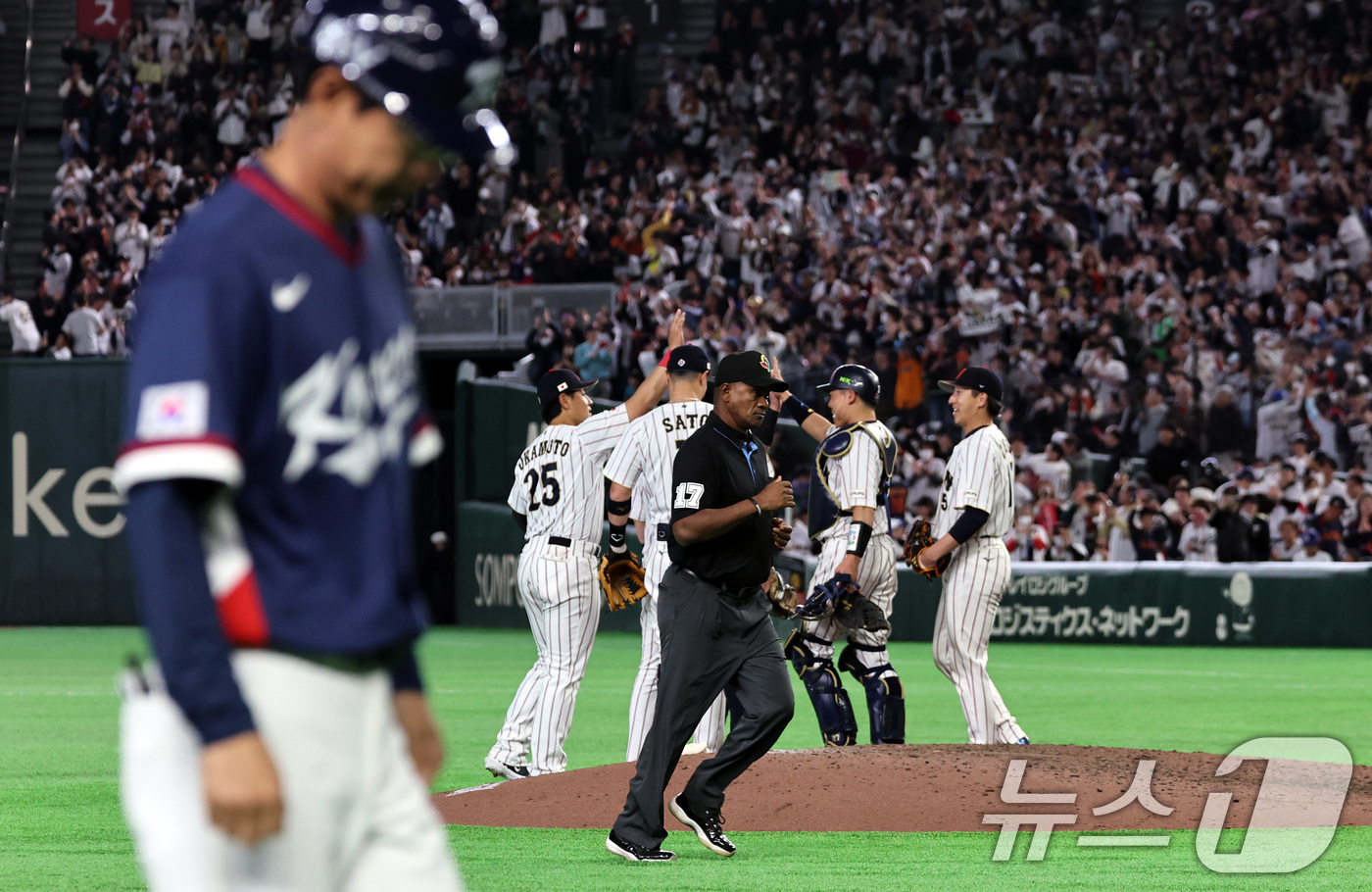 (도쿄=뉴스1) 구윤성 기자 = 7일 오후 일본 도쿄돔에서 열린 2026 월드베이스볼클래식 C조 조별리그 대한민국과 일본의 경기. 대한민국에 8대 6 역전승을 거둔 일본 선수들이 …